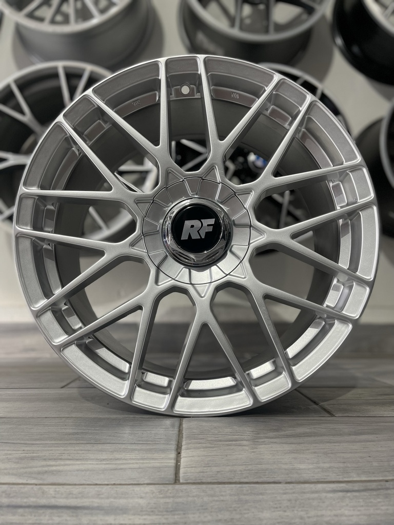 JUEGO DE RINES 18"X8.5/9.5" 5-100/5-112/5-114.3 TIPO ROTIFORM RSE