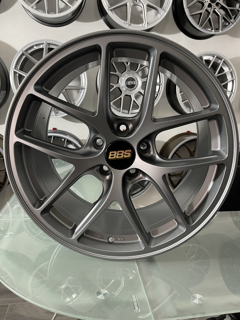 JUEGO DE RINES 18"X8.5" 5-112/5.114.3 TIPO BBS FI-R