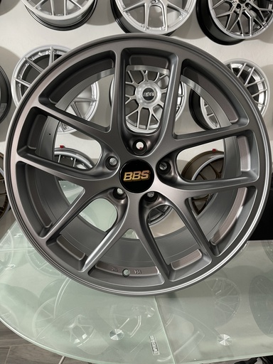 JUEGO DE RINES 18"X8.5" 5-112/5.114.3 TIPO BBS FI-R